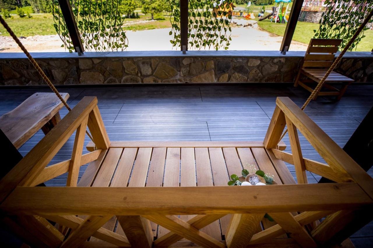 Casa Iustin Hotel Moroeni Ngoại thất bức ảnh