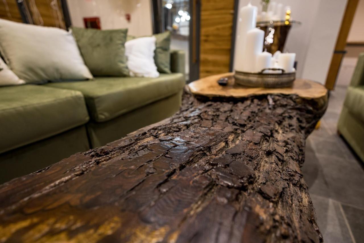 Casa Iustin Hotel Moroeni Ngoại thất bức ảnh