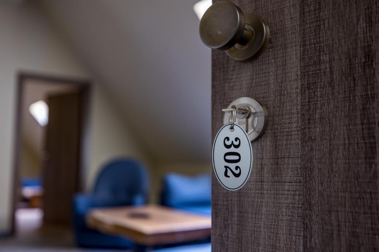 Casa Iustin Hotel Moroeni Ngoại thất bức ảnh