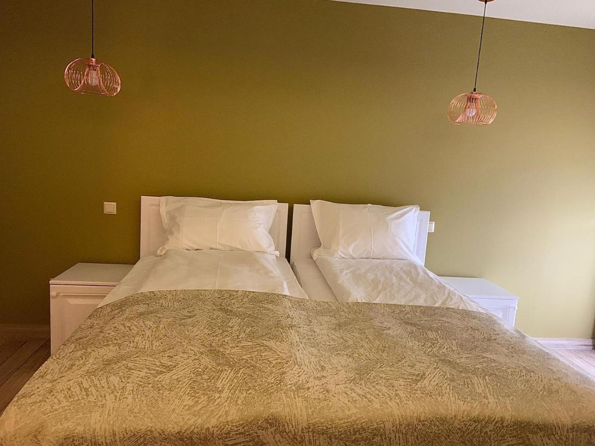Casa Iustin Hotel Moroeni Ngoại thất bức ảnh