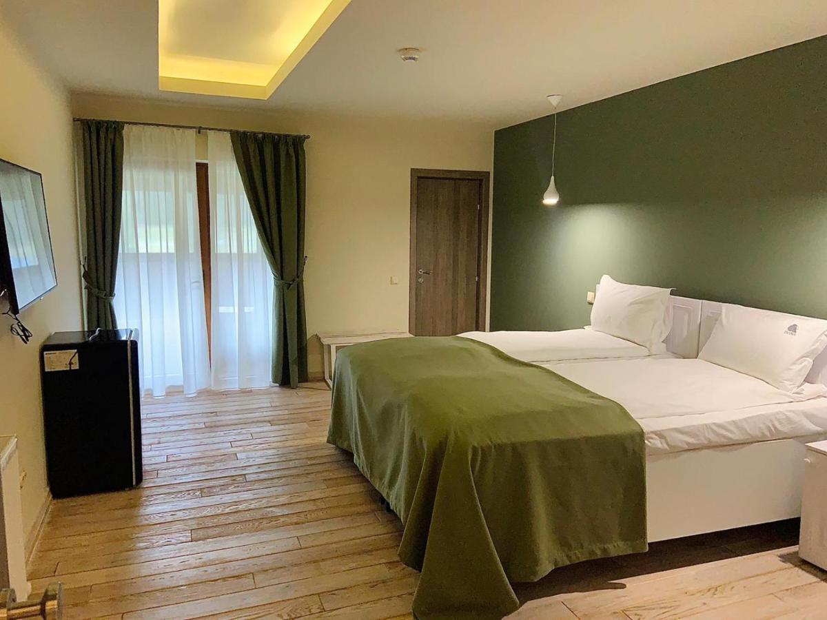 Casa Iustin Hotel Moroeni Ngoại thất bức ảnh