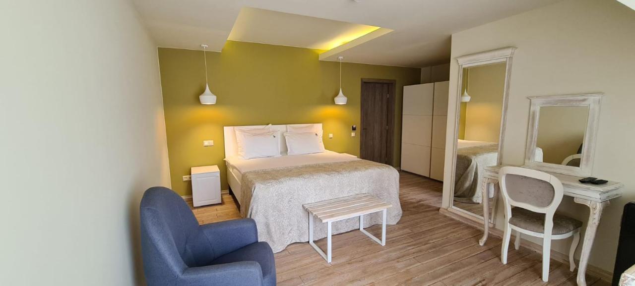 Casa Iustin Hotel Moroeni Ngoại thất bức ảnh